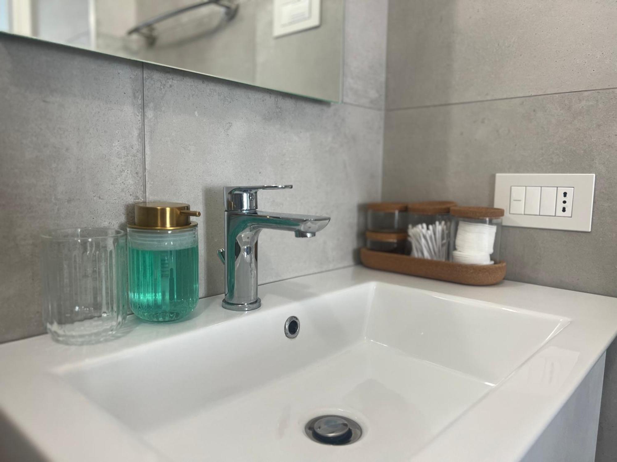 Apartamento Regina Milano In Melegnano - Wifi, Breakfast Box And Terrace Exterior foto