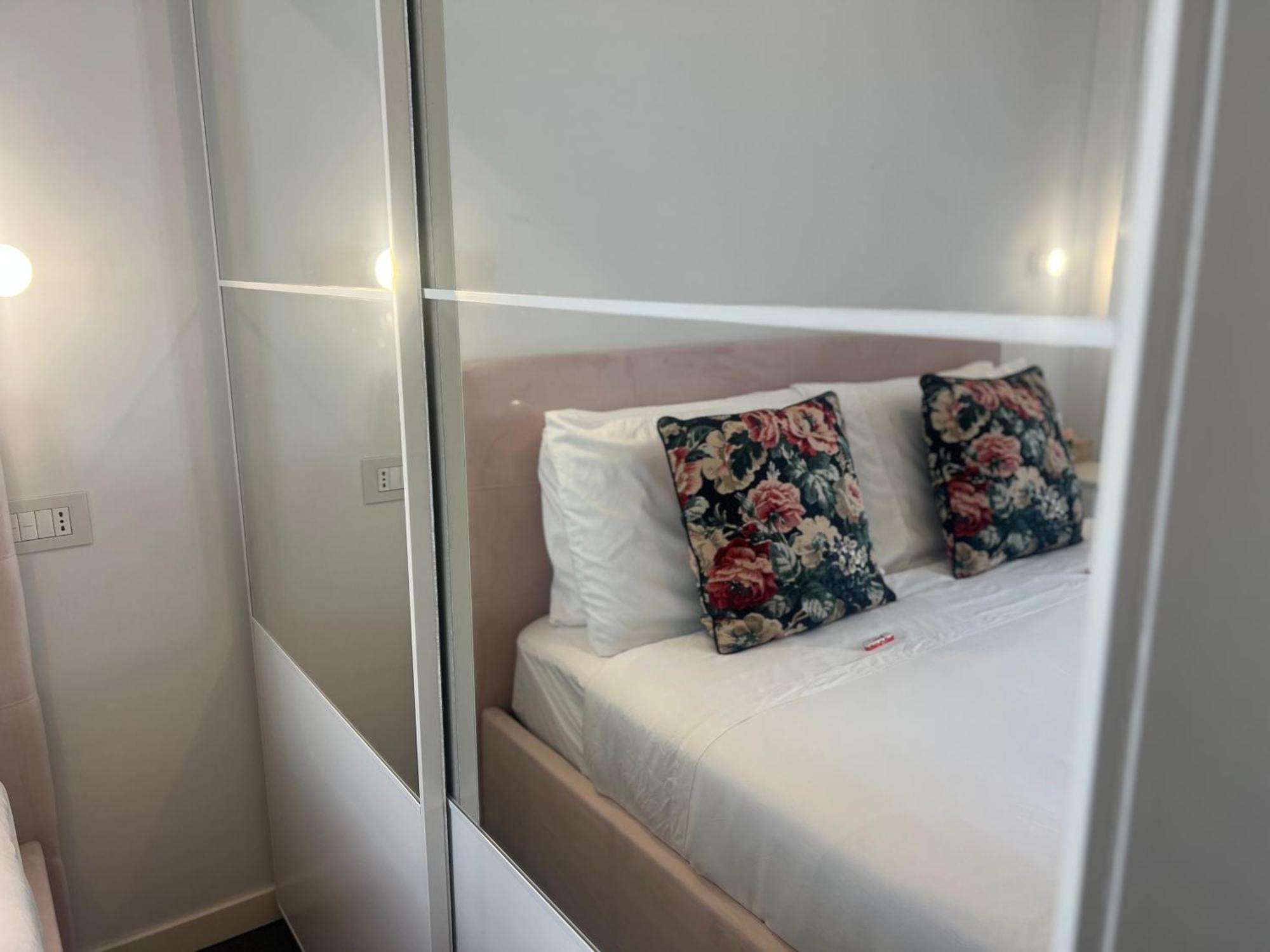 Apartamento Regina Milano In Melegnano - Wifi, Breakfast Box And Terrace Exterior foto