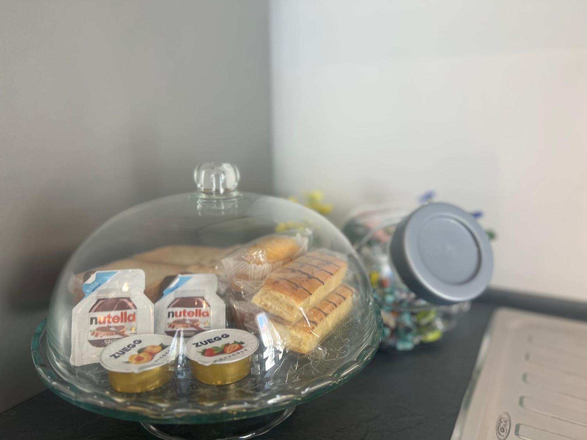 Apartamento Regina Milano In Melegnano - Wifi, Breakfast Box And Terrace Exterior foto